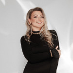 <p><br />
Wir sind stolz auf die Zusammenarbeit mit <strong>Elīna Ozola</str...
